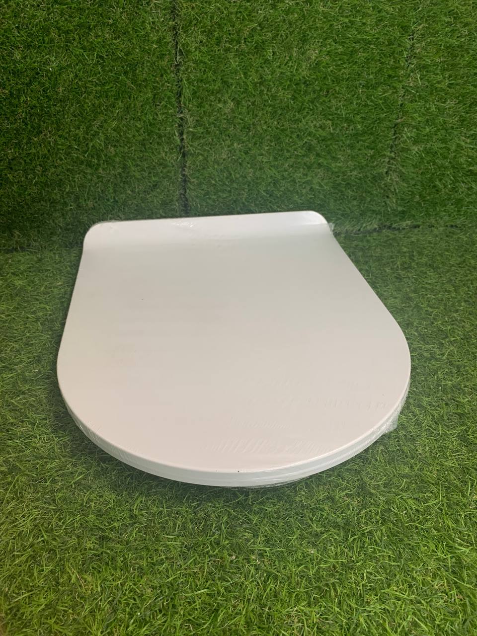 Подвесной унитаз Berges, сиденье дюропласт Toma Slim SO 043271