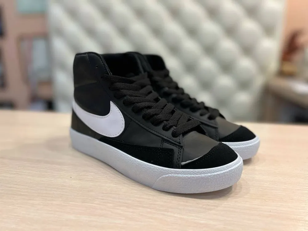 Кроссовки черные, размер 39