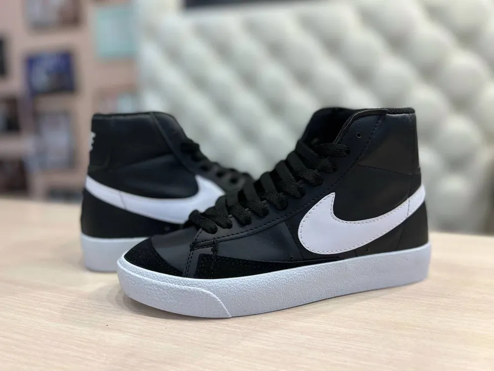 Кроссовки черные, размер 39