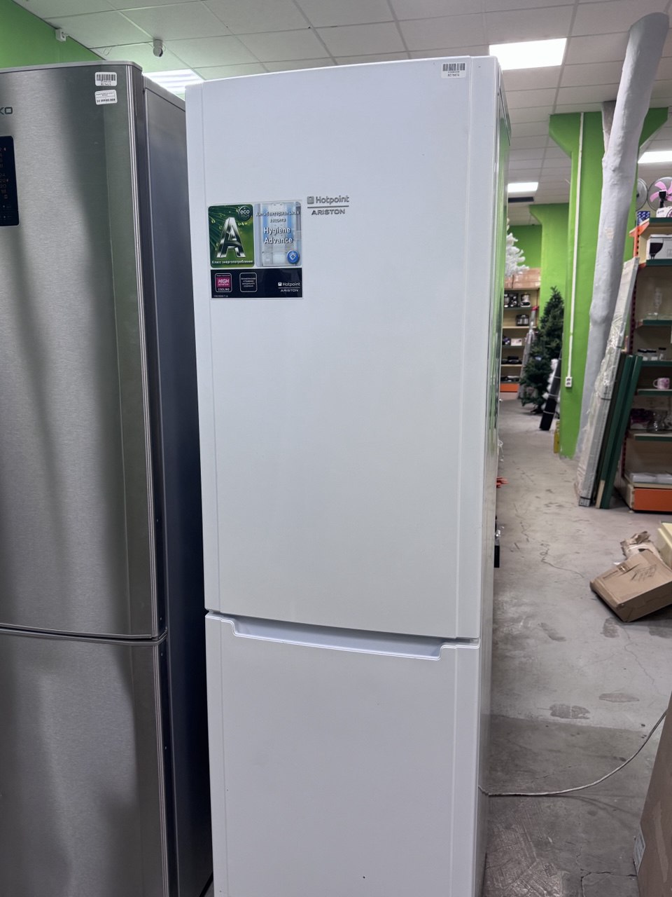 Холодильник Hotpoint- Ariston EC2011